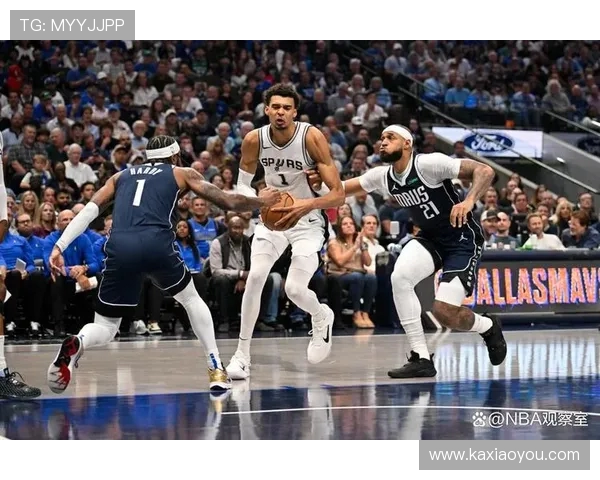 洛杉矶湖人全力以赴迎战强敌，力争季后赛席位展开激烈对决