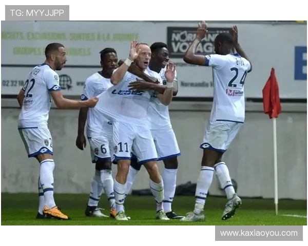 克莱蒙与索肖对决前瞻分析双方状态与战术布局探讨